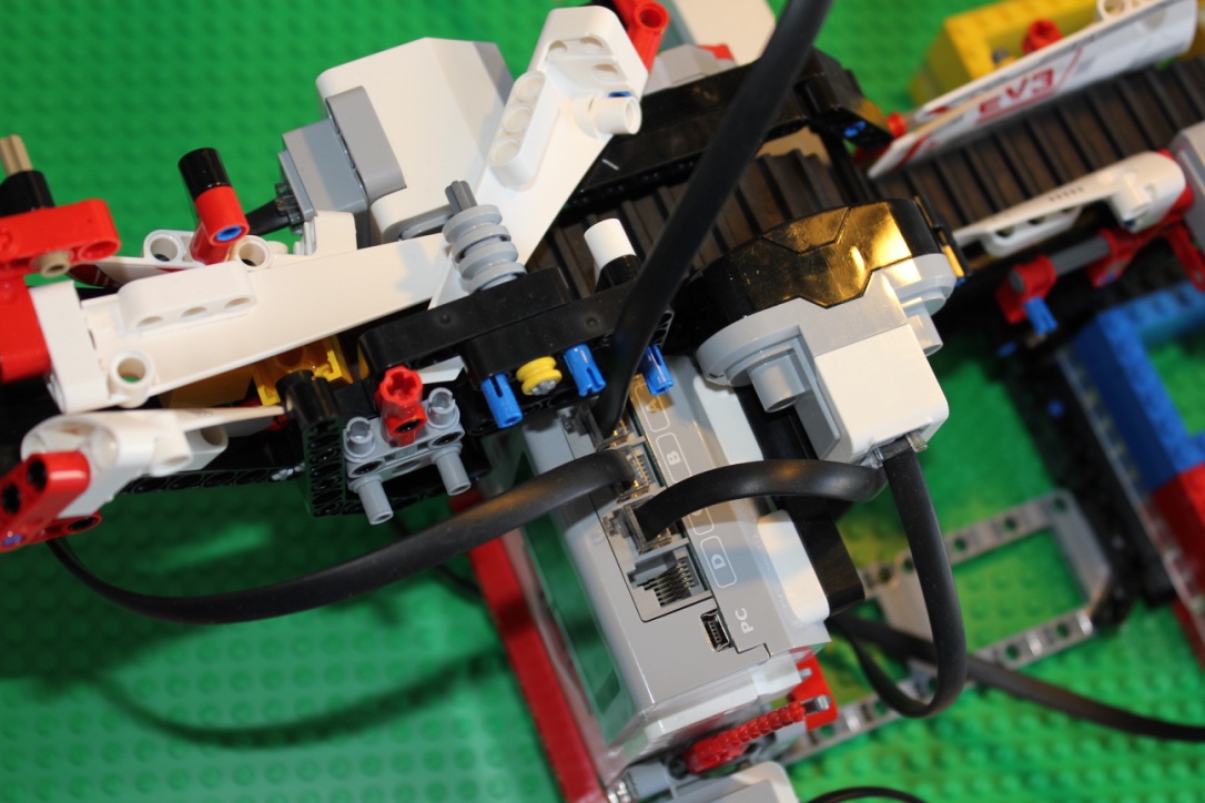 The machine from above: The sensor that controls traffic and the programmable brick